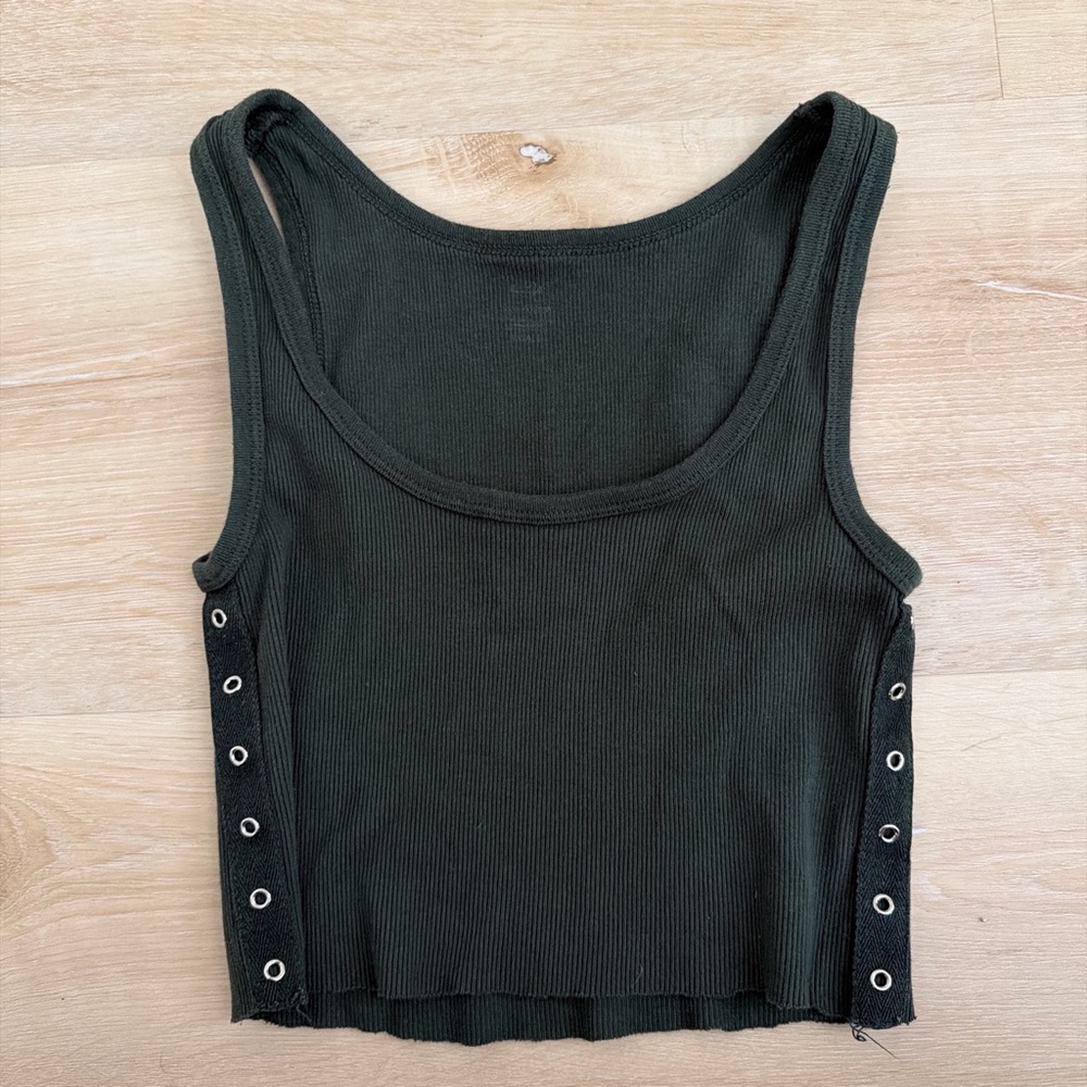 Brandy Melville Women’s Dark Green Ribbed Eyelet Side Tank Top